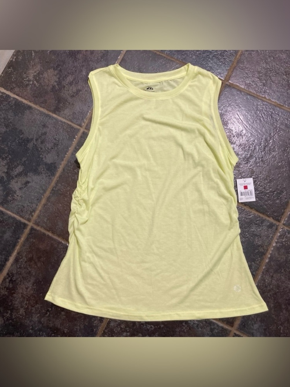 Women's Light Yellow Scoop Neck Sleeveless Top. Size 2X